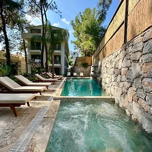 Esmahan Forest And Pool By Zehra Appartement